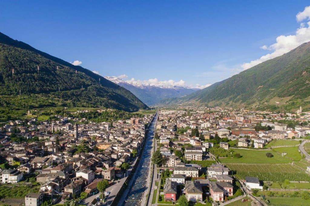 Bnbernina Express Dietro Al Trenino Rosso Tirano Exteriör bild